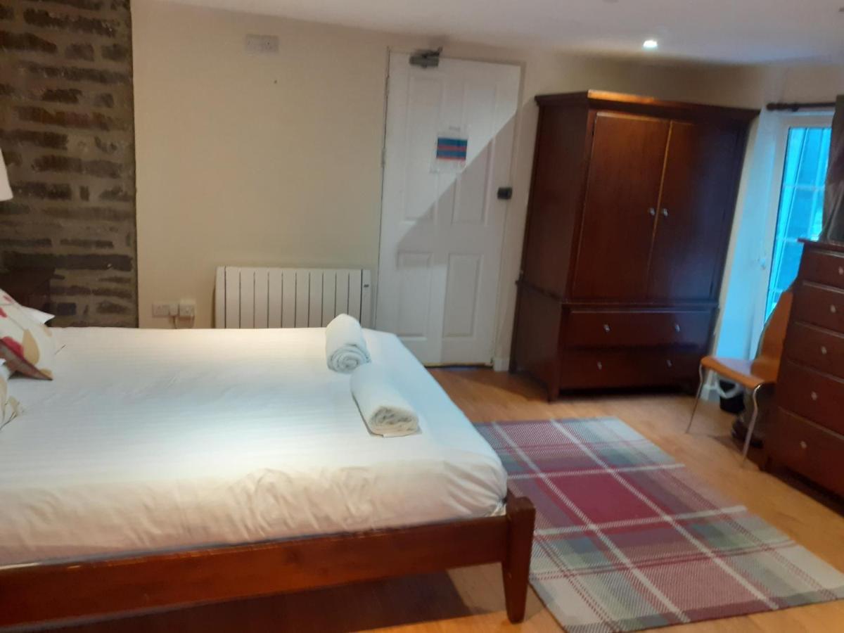 Bryncarnedd Farmhouse アベリストウィス エクステリア 写真